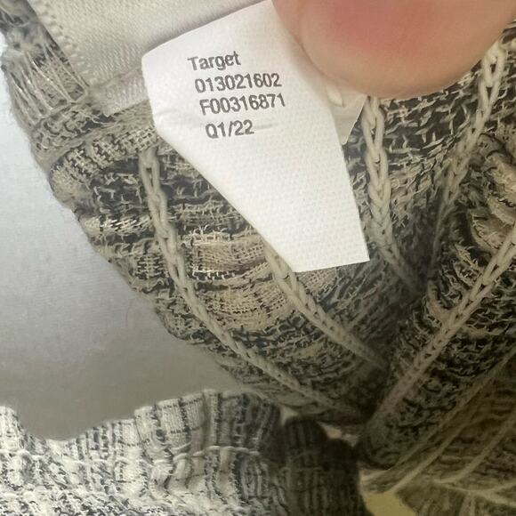 Universal Thread Milkmaid Top Medium Puff Sleeve Gray Woven Smocked Plaid New - Picture 8 of 11